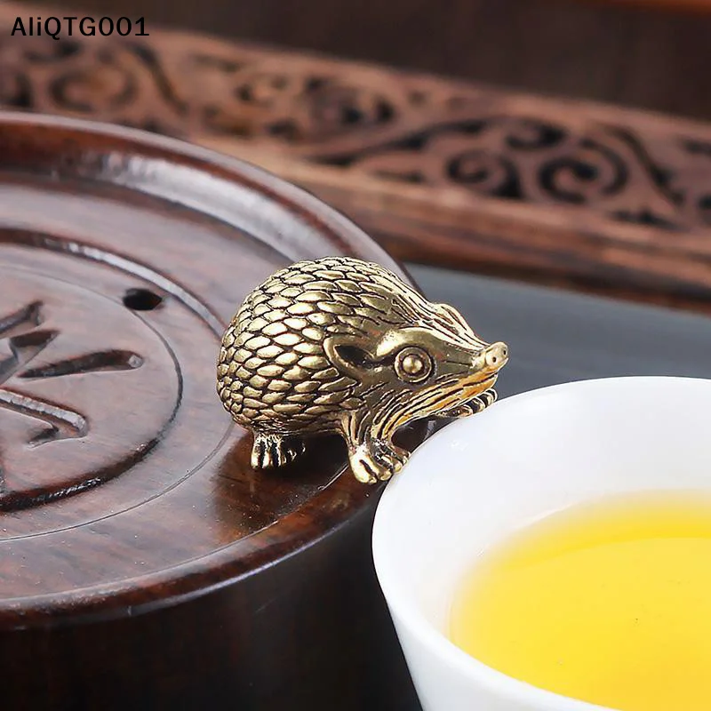 Antique Copper Hedgehog Small Ornaments Solid Brass Animal Sculpture for Desk Tea Table Home Decor Unique Crafts