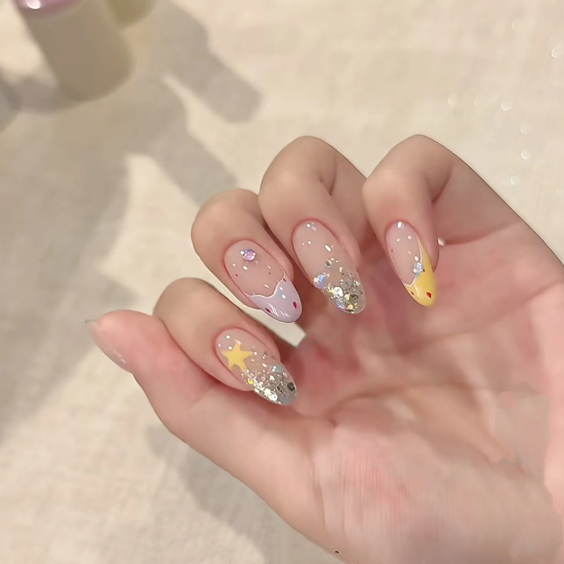 10 stuks handgemaakte korte ovale pers op nagels onregelmatige Franse ster glitter pailletten ontwerp zoete schattige kunstnagels draagbare nagels meisjes