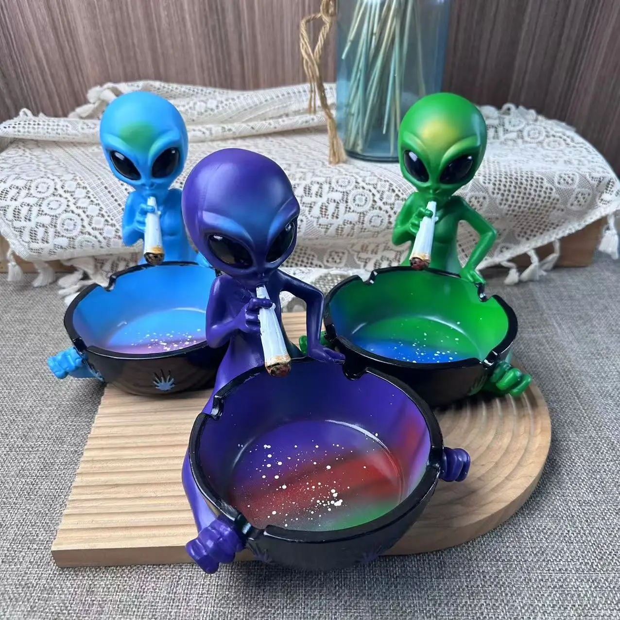 17.5cm ALIEN Decoration tabletop ashtray resin hiphop Container Retro Vintage Office Bar Ornament Crafts Man smoking accessories