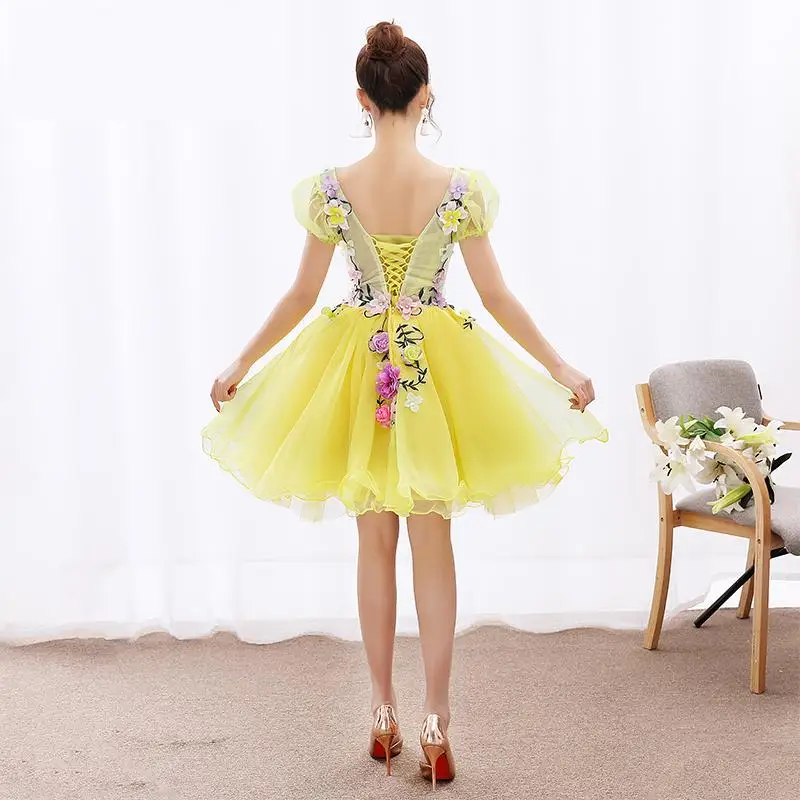 ดอกไม้ Fairy Vestido De Quincenera Sweet Scoop คอเข่า-ความยาวเดรสแต่งงานสีสัน Appliques สั้น Sukienka Balowa Plus ขนาด