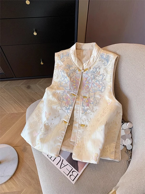 

Новая китайская женская жилетка с тяжелой вышивкой, весна 2025, премиум-класса, в национальном стиле, многослойная, на пуговицах, с декоративными элементами на плечах
