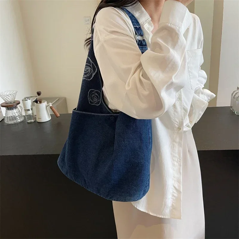 Sacs à main en denim de grande capacité pour femmes, sacs à loquet simples, doux initiés, mode de haute qualité, polyvalents, commconsult, nouveau, 2024