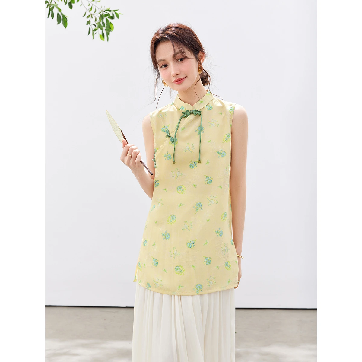 

Женская элегантная блузка VIMLY с цветочным принтом без рукавов, летняя, с воротником-стойкой, контрастными вставками, на пуговицах-лягушках, повседневная длинная рубашка A6500