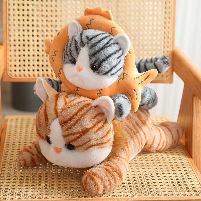 Como muñeco de gato Real, Animal de Peluche tumbado, gato gris naranja con pan de pescado, Peluche relleno, regalo de decoración