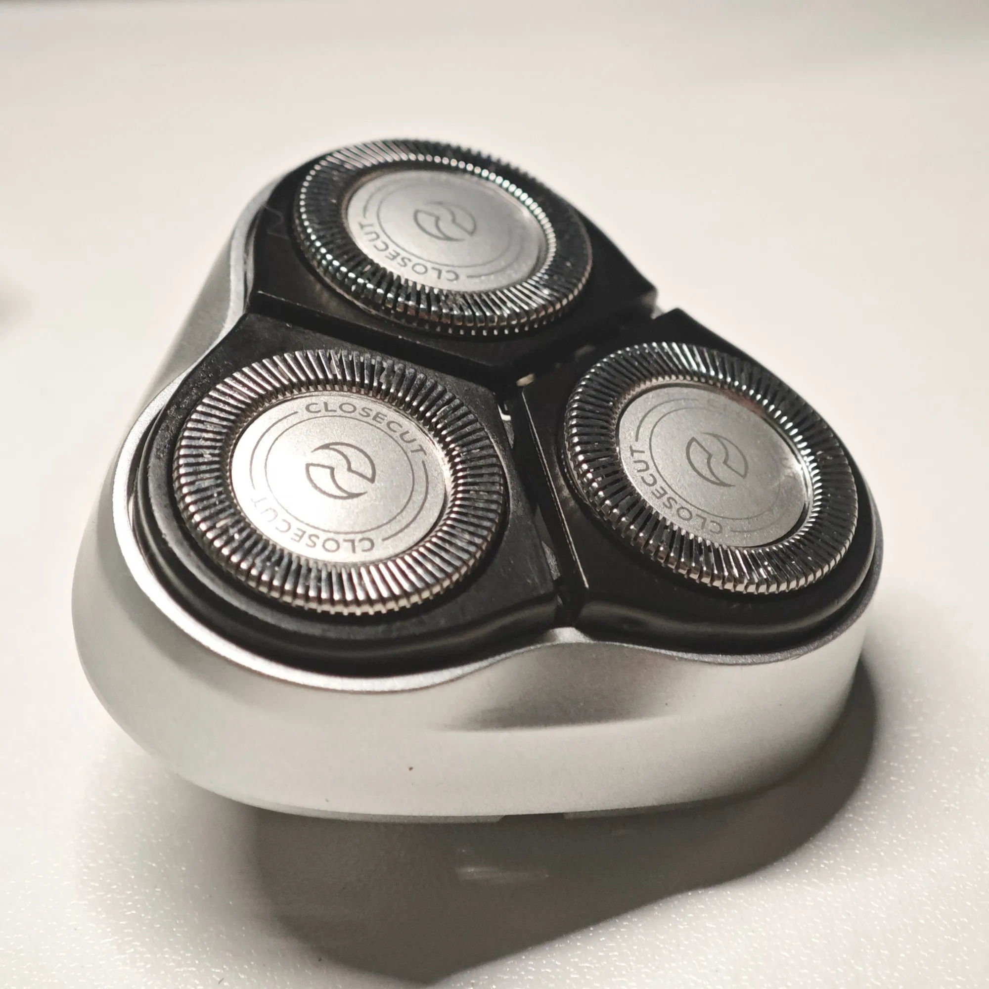 

YQ6000 compatible with Philips shavers YQ6008/YQ6108/YQ6188/YQ6308/HQ6990