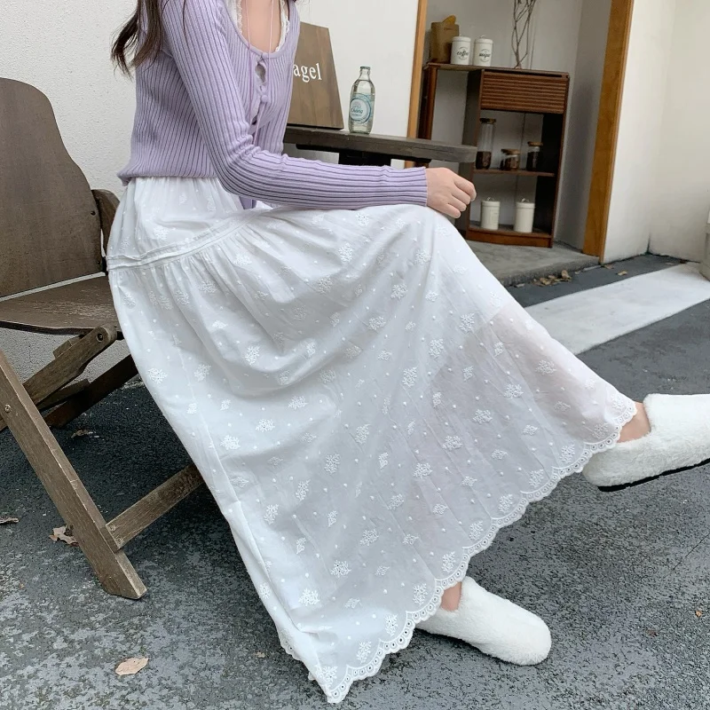 

Юбка в японском стиле Harajuku, белая юбка трапециевидной формы с цветочной вышивкой, женская модная кружевная юбка средней длины, осенняя повседневная одежда