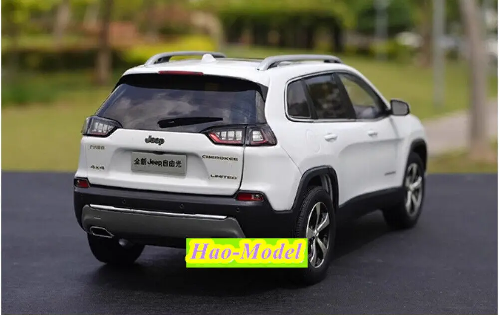 1:18 For GAC Fiat JEEP Cherokee Alloy Diecast Metal Car Model Kids Toys Boys Birthday Gifts Hobby Display Collection Ornaments