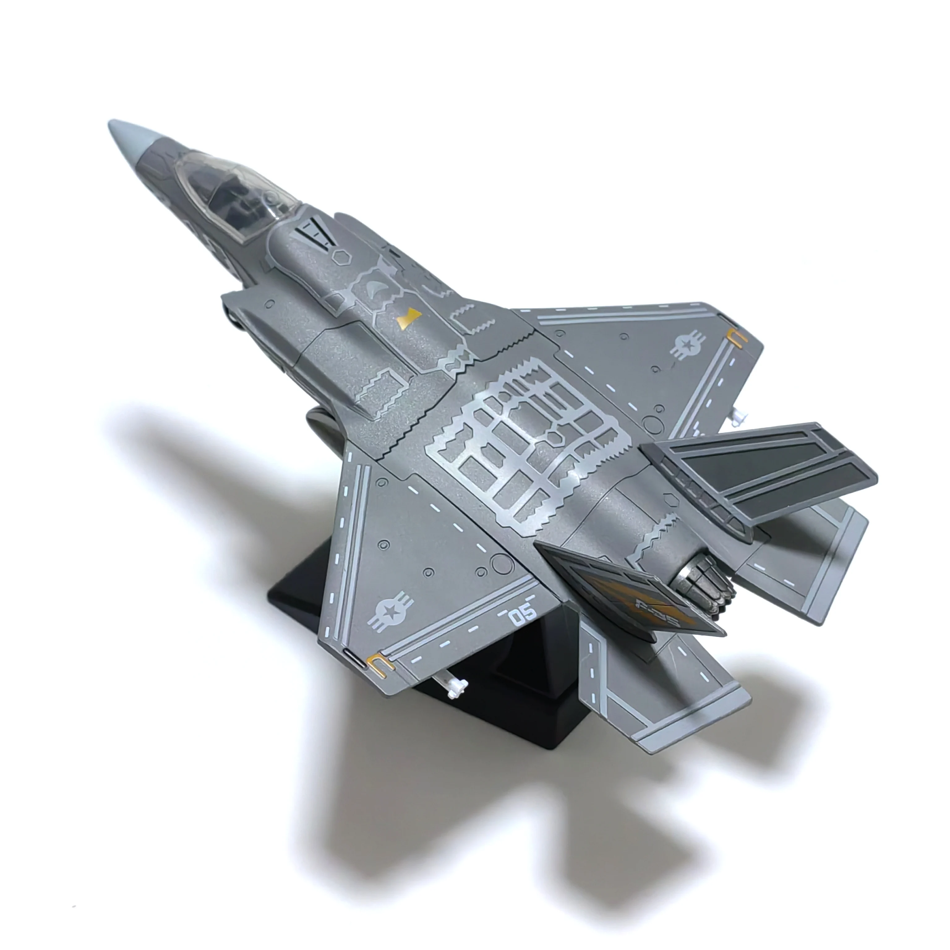 F-35 Lightning II 1/72 Plastic Scale Assembly Model Home Placement Collection and Decoration Creative Gift Christmas Gifts