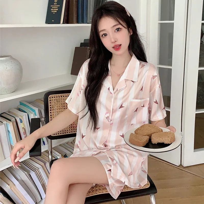 طقم بيجامات مكون من قطعتين للنساء من الحرير الصناعي والساتان ملابس نوم نسائية جديدة أنيقة بأكمام قصيرة بيجامة عصرية ملابس منزلية غير رسمية