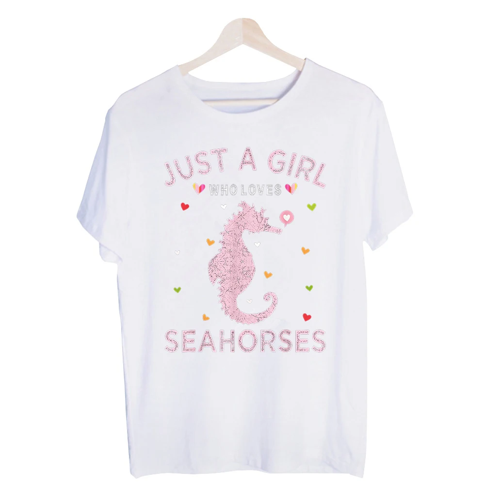 Women's Seahorse and Hearts Graphic Tee, Short Sleeve Crew Neck T-Shirt for Casual Summer Outfits