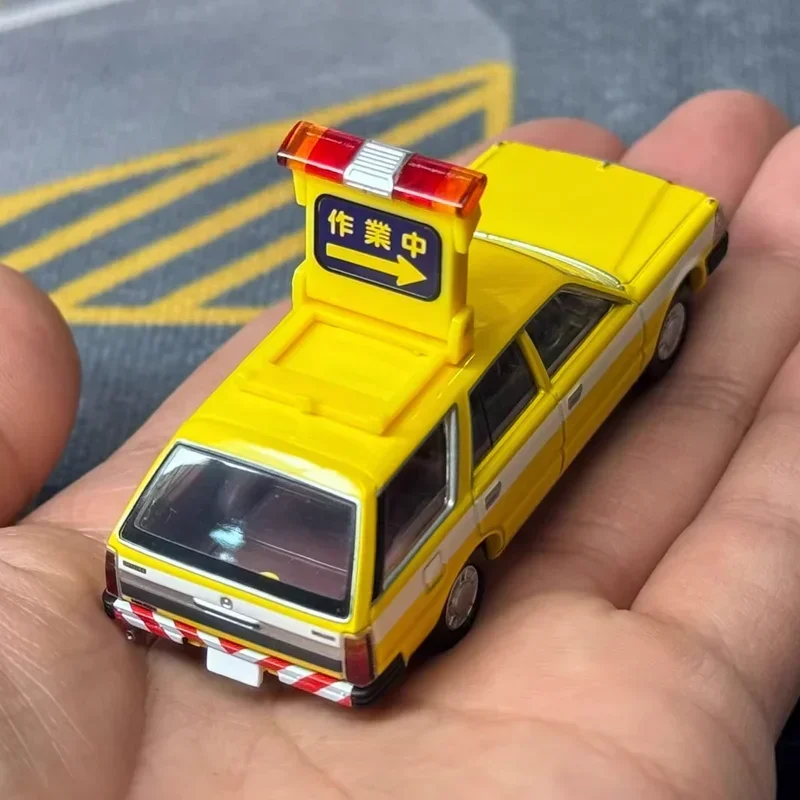 TAKARA TOMY TOMYTEC Tomica 1/64 TLV-N306a Nissan Cedric Van Road Patrol Car Alloy Toy Motor Diecast Metal Model Gift