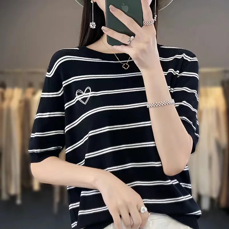 

Women's short sleeved textured top with round neck knitted loose casual basic T-shirt, women's collection with stripes