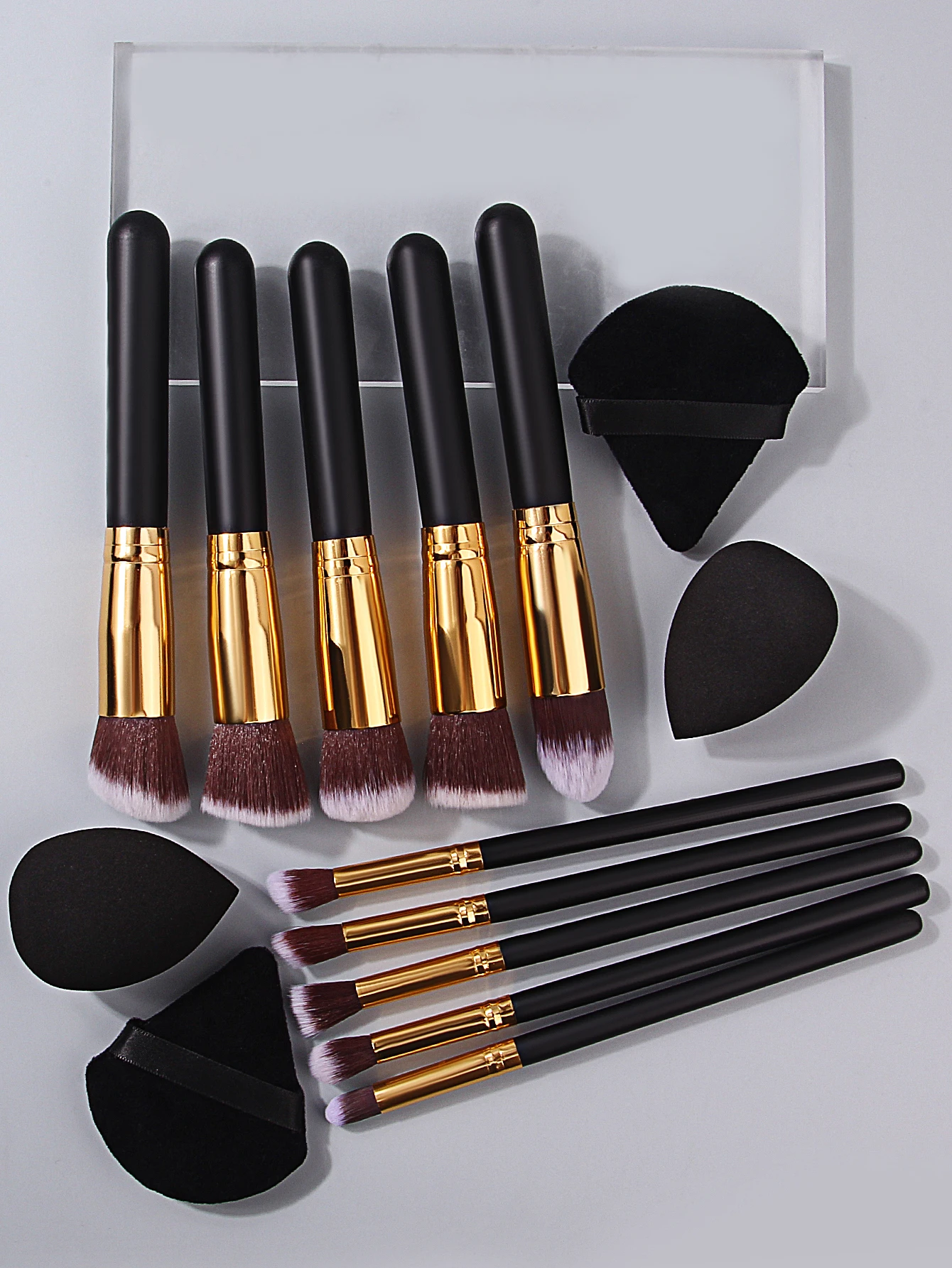 Conjunto de pincéis de maquiagem com cabo de madeira de alta qualidade, 10 peças + 2 sopros de pó triangulares super macios de dupla face + 2 ovos de esponja de maquiagem em gota de água
