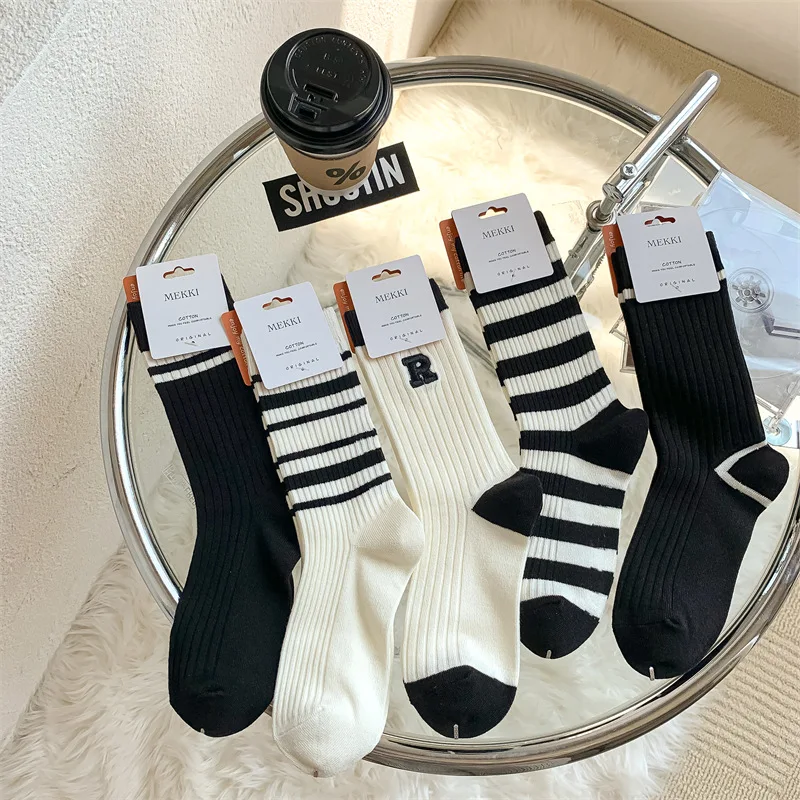 

Women's Mid Length Socks Black and White Four Seasons Outerwear College Style Long Tube Striped Sports Trendy Socks Носки 양말