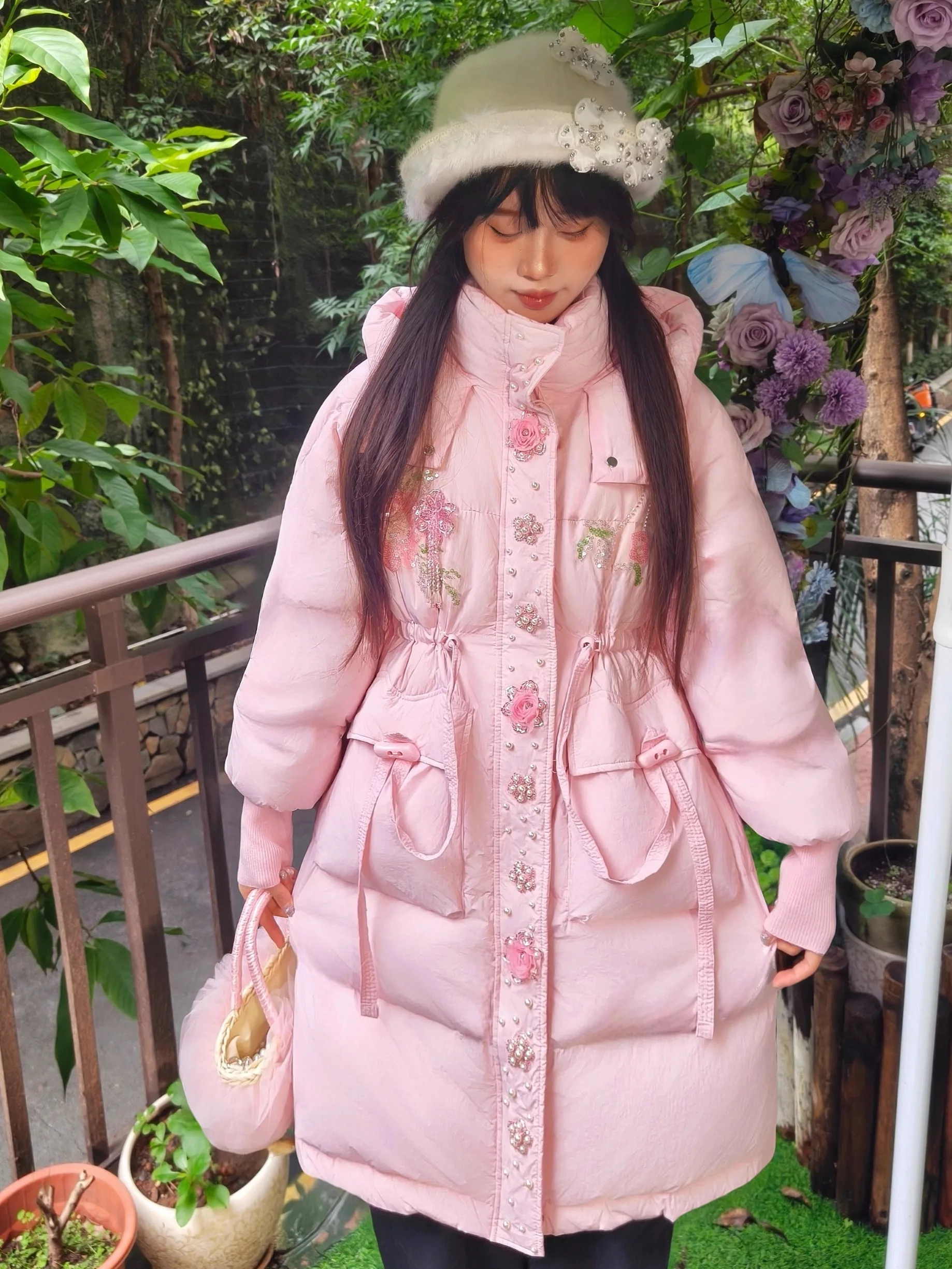 Женские осенние новые высококачественные модные пуховые пальто ручной работы с блестками и бисером, 3D цветок, утолщенные пуховые пальто, белые куртки на утином пуху