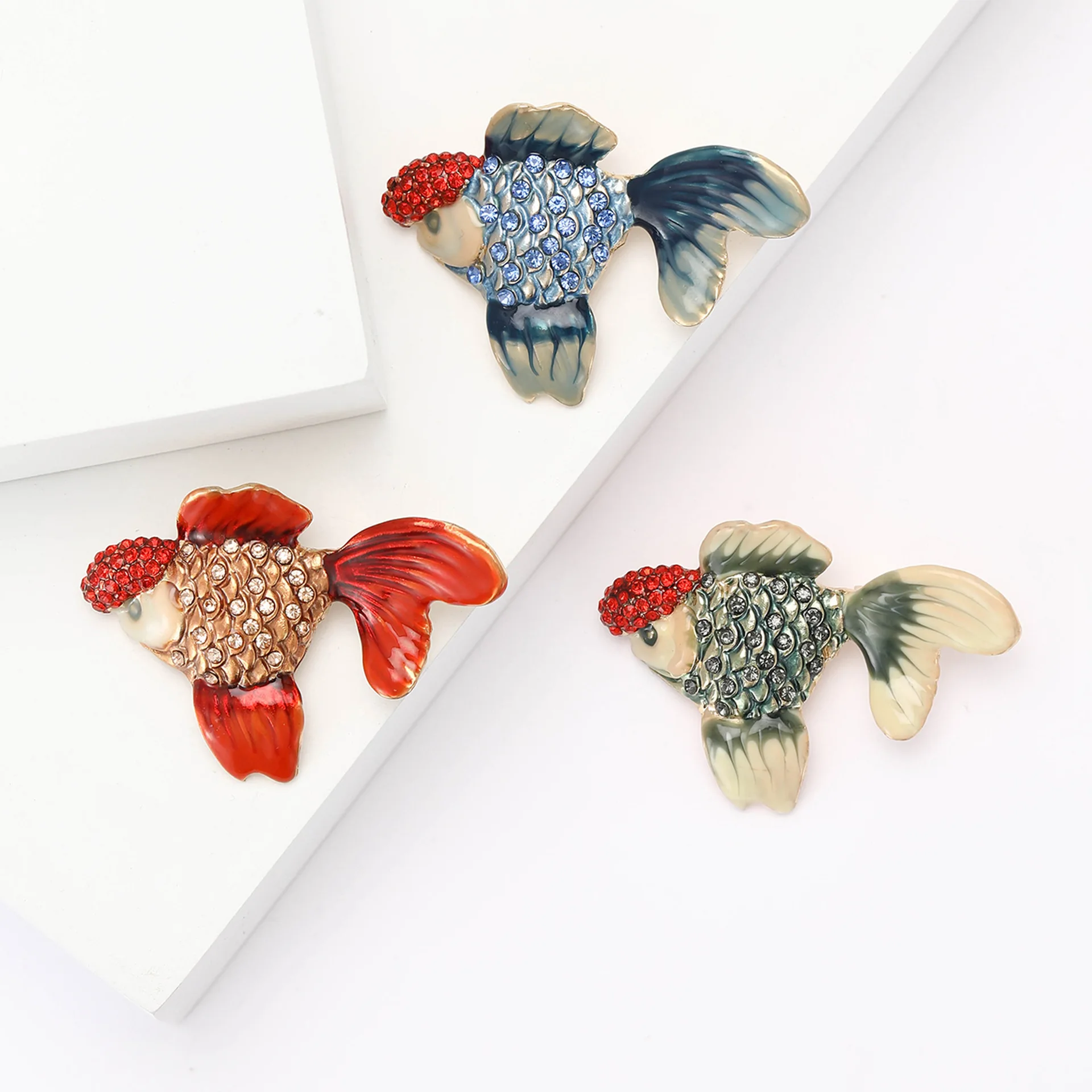 

Rhinestone Small Fish Brooch, Unisex Office, Banquet, Event, Party Backpack, Gift, Jewelry, Accessory, Animal Brooch