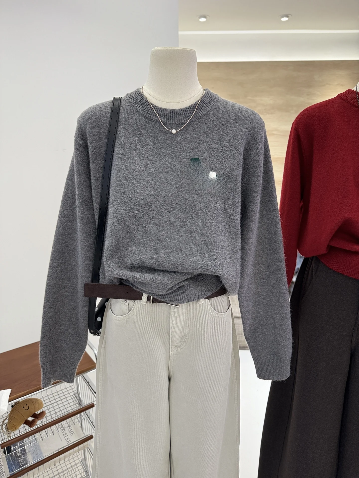 

Женский круглый трикотаж большого размера с мультяшной вышивкой Ne, свободный накладной свитер, антивозрастной топ на осень-зиму