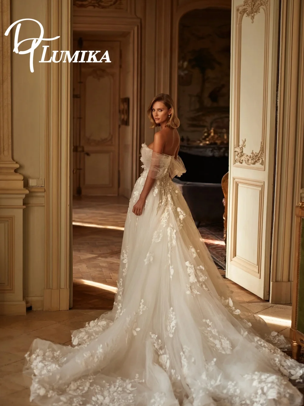 Urocza suknia ślubna z odkrytymi ramionami, elegancka suknia bez rękawów, seksowna koronkowa suknia ślubna w kształcie litery A, aplikacje, długość do podłogi, możliwość personalizacji.