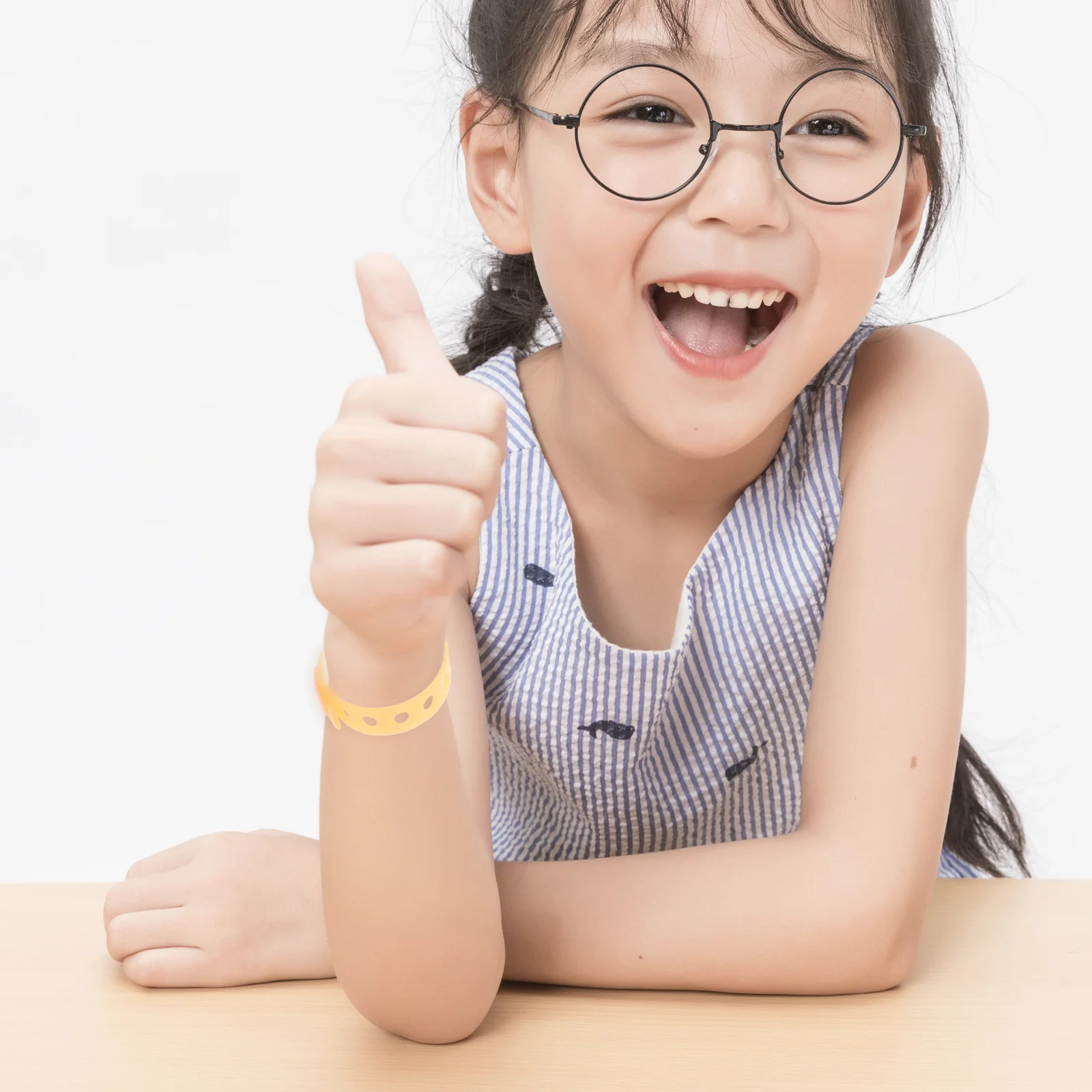 10 قطعة يتوهج في الظلام أساور مضيئة الأساور لحفلات الهذيان النوادي الليلية احتفالات عيد ميلاد سوار مضيئة