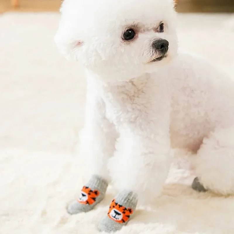 4 Stück Winter-Hundesocken Rutschfeste Warme Gestrickte Tiger-Design Pfotenschutz-Stiefel für Katzen und Hunde Innen- und Außenbereich Weihnachtsgeschenk Hundesocken – Detail 4