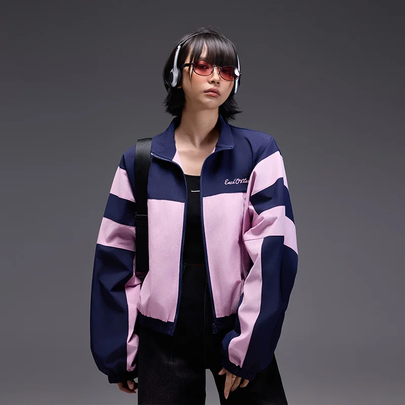 

Женская бейсбольная форма, осенние куртки, пальто в студенческом стиле, 2025 г., свободная брендовая одежда с воротником-стойкой, повседневная серая, темно-синяя буква