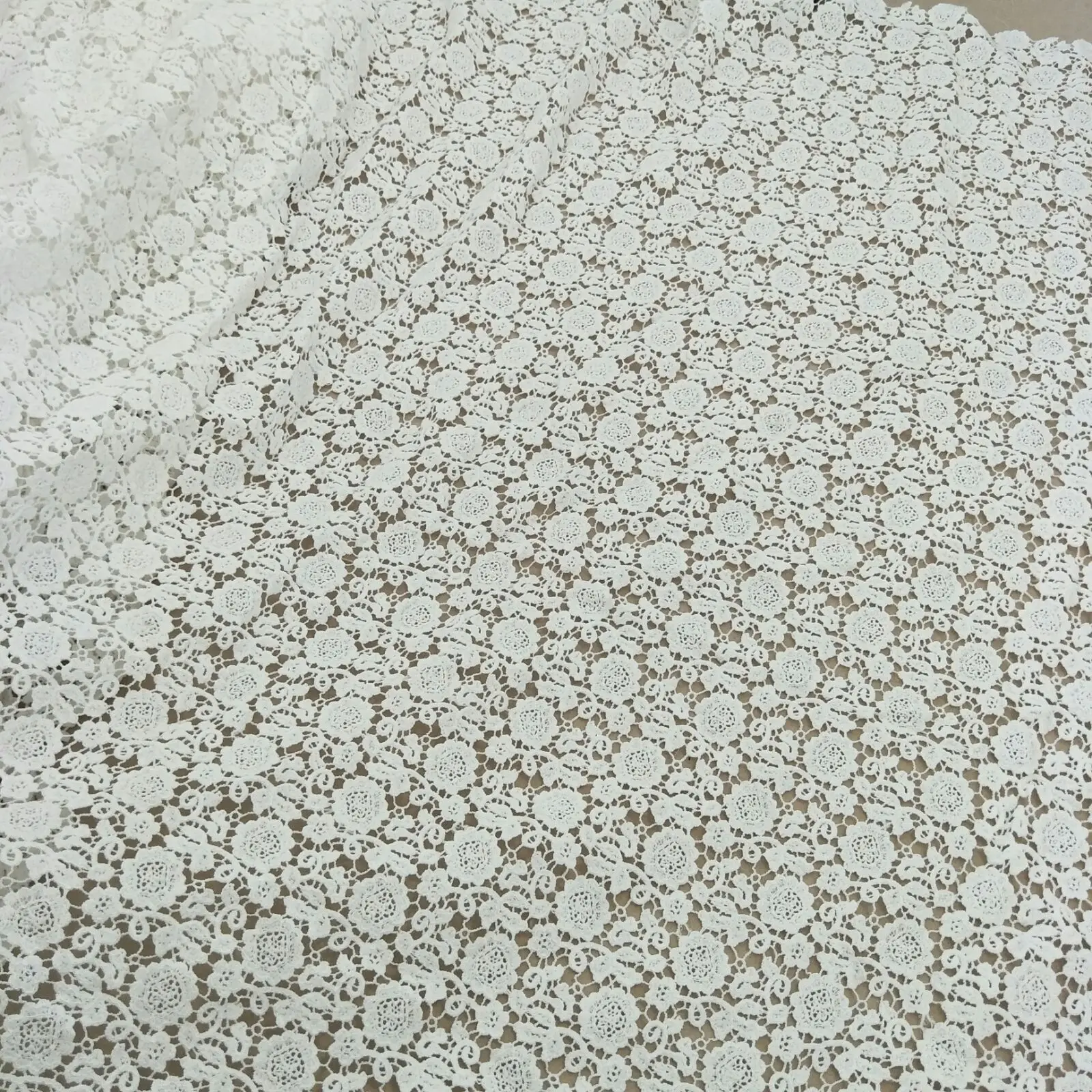 Fashion ivory flower chemical lace fabric 130cm width flower dress lace fabric sell by yard