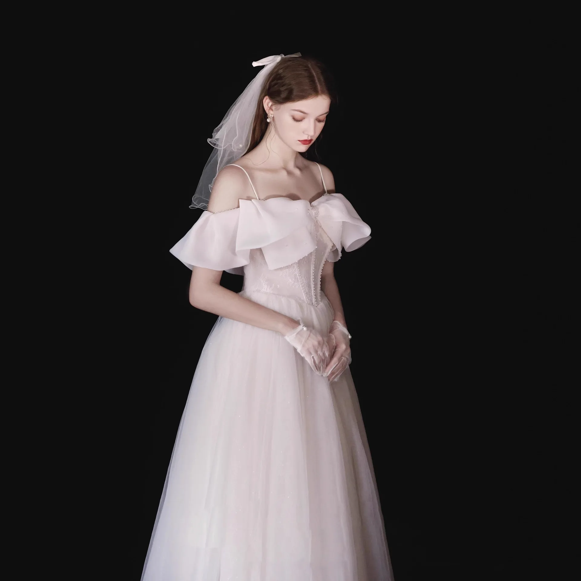 Lightweight wedding gown and evening dress French-style ruffled off-the-shoulder birthday gown Stage performance costume