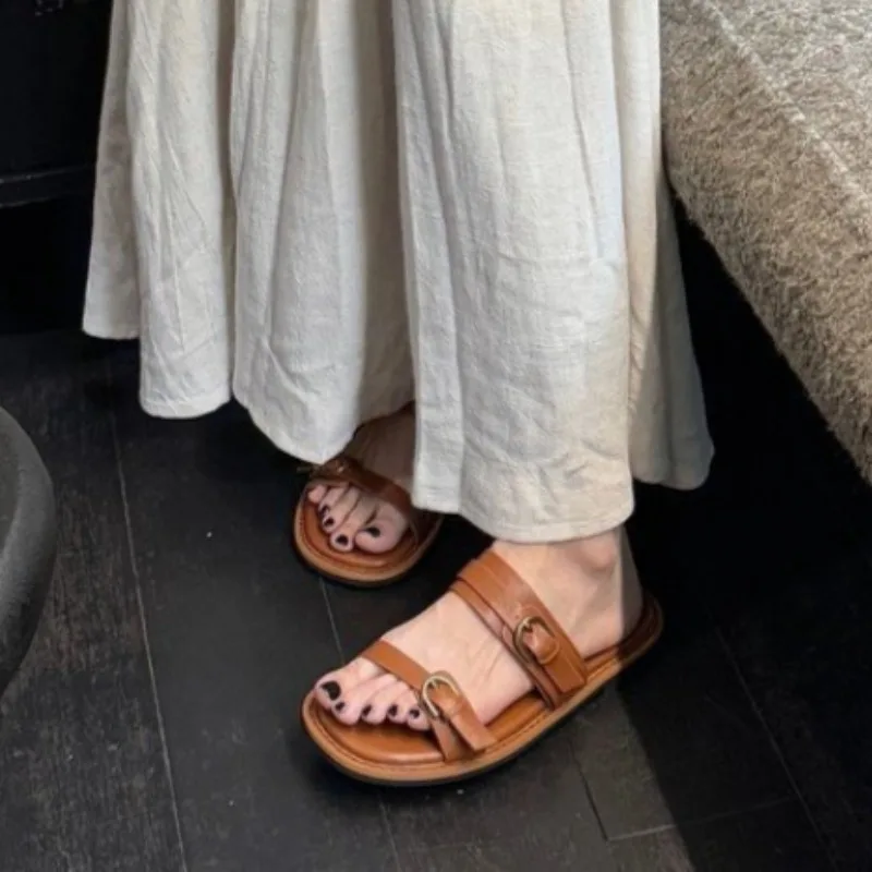 

2026 Flatfrom Slippers Sandals Round Toe Metal Buckle Shoes for Summer Woman's Outdoor Casual Flat Slipper