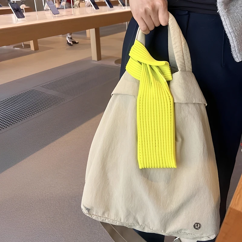 New 2026 Phone Pocket Woven Bag Short 40cm Fashion Accessories High Knitted Mobile Phone Mini Bag view 4