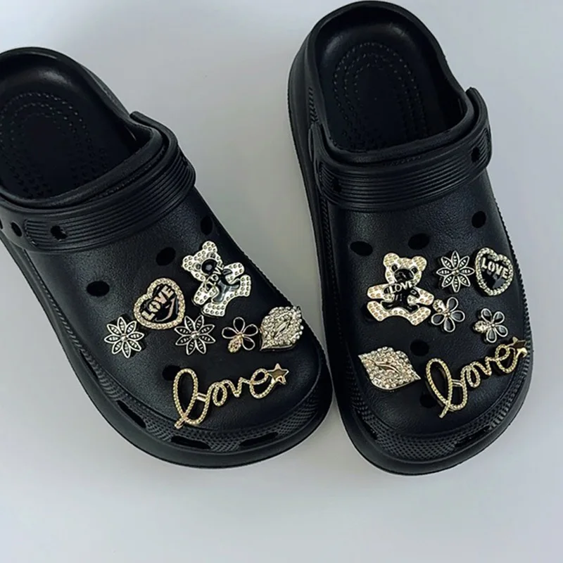 14 قطعة مجموعة سحر الأحذية الفاخرة اكسسوارات ثقب إبزيم الحذاء الدب الذهبي رسالة الشفاه DIY بها بنفسك الأحذية زينة الاطفال حفلة بنات هدية