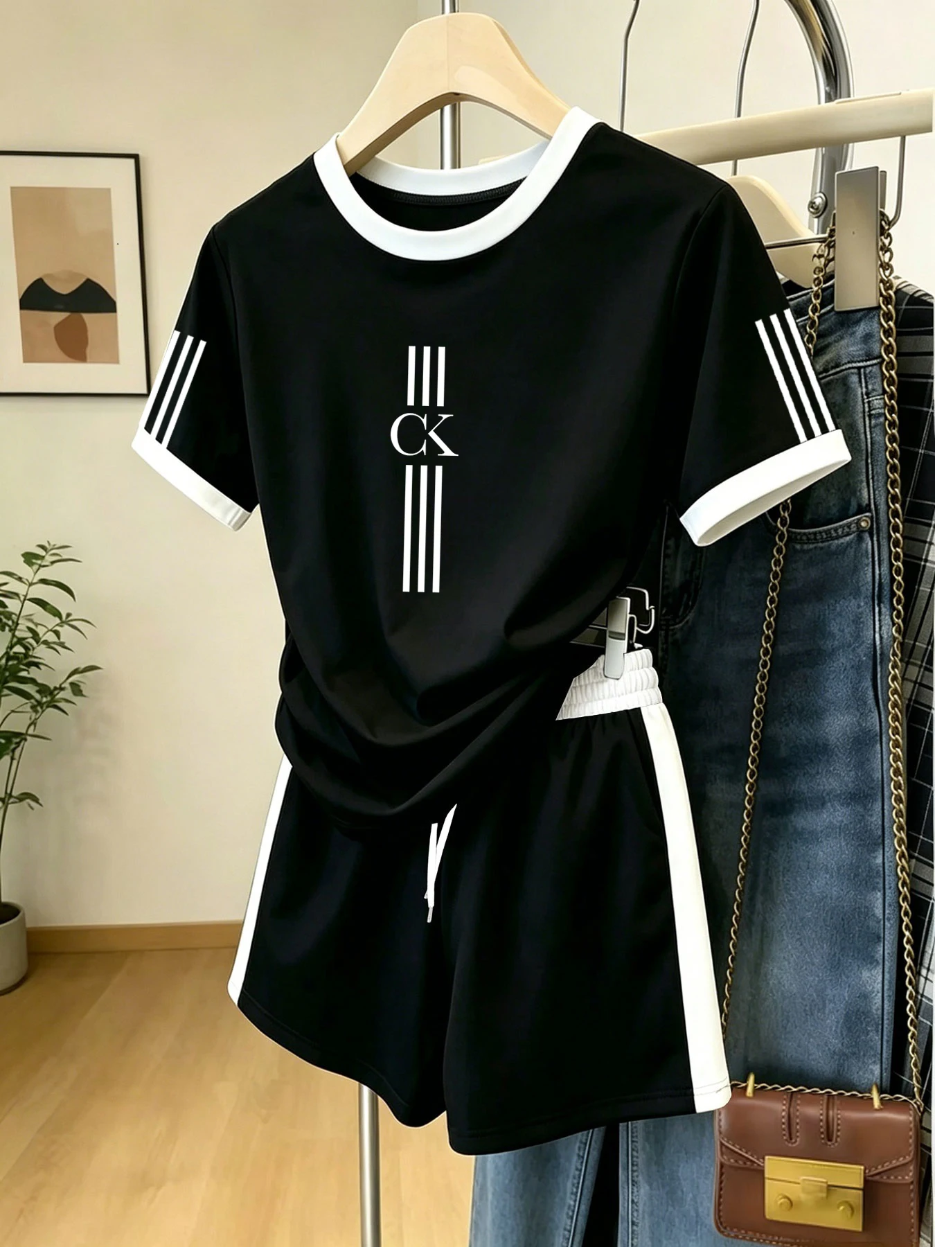 Ensemble deux pièces polyvalent amincissant et respirant, style mature, imprimé lettres CK, short à manches courtes, color-block, idéal pour l'été