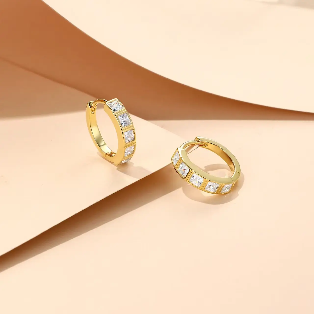 

Luxury 100% Real 18k Gold Women's Diamond Ear Buckle Princess Square Moissanite Ear Ring