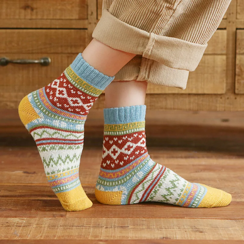 

Exquisite, fashionable, thick and warm woolen socks, thick needle women's socks, thick thread new cross flower ethnic style retr
