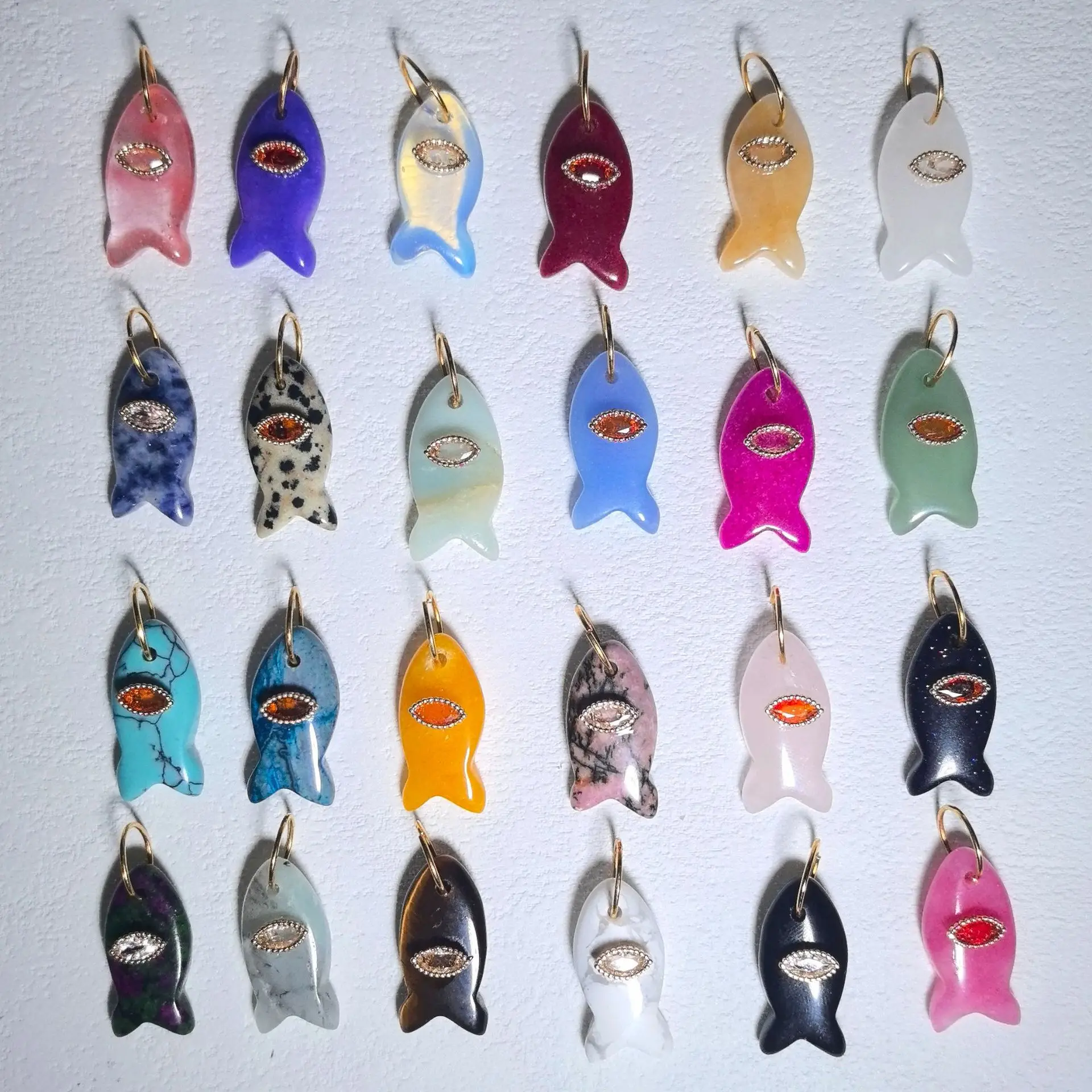 Pedra natural jade mini olho peixe animal pingente olho de tigre rosa cristal verde aventurina opala encantos para diy colar pulseira