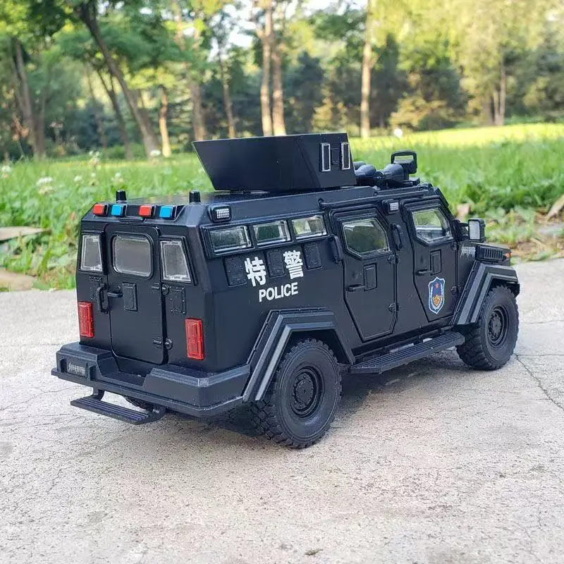 1/24 Car Toys Model Swordtooth Tiger Explosion Proof Vehicle Alloy Die-casting Cars Door Can Opened Sound Light Collectible Gift