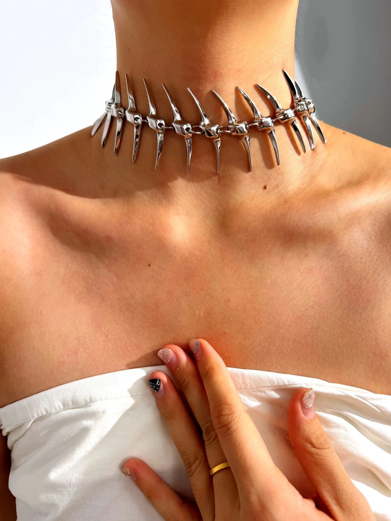 Edgy Niche Hip-Hop Thorn Skeleton Alloy Women's Necklace Perfect for Holiday Parties Everyday Wear Street Style Outfits NEW