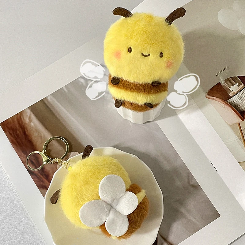 1PC Charms ตุ๊กตาน่ารักปุยเครื่องประดับ Little Bee จี้ของเล่นรถพวงกุญแจตุ๊กตา Plush เด็กวันหยุดของขวัญ