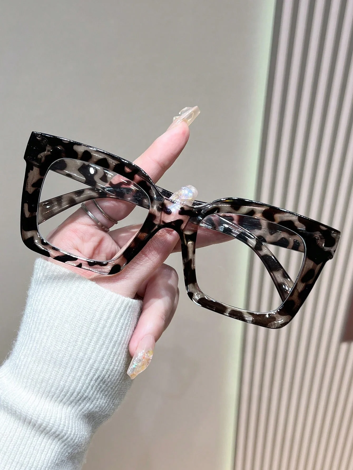 1/2 Stück Damen-Brille mit quadratischem Rahmen, Schildpattfarbe, transparente Linse, einfacher klassischer Stil, geeignet für tägliche Reisen – Detail 2