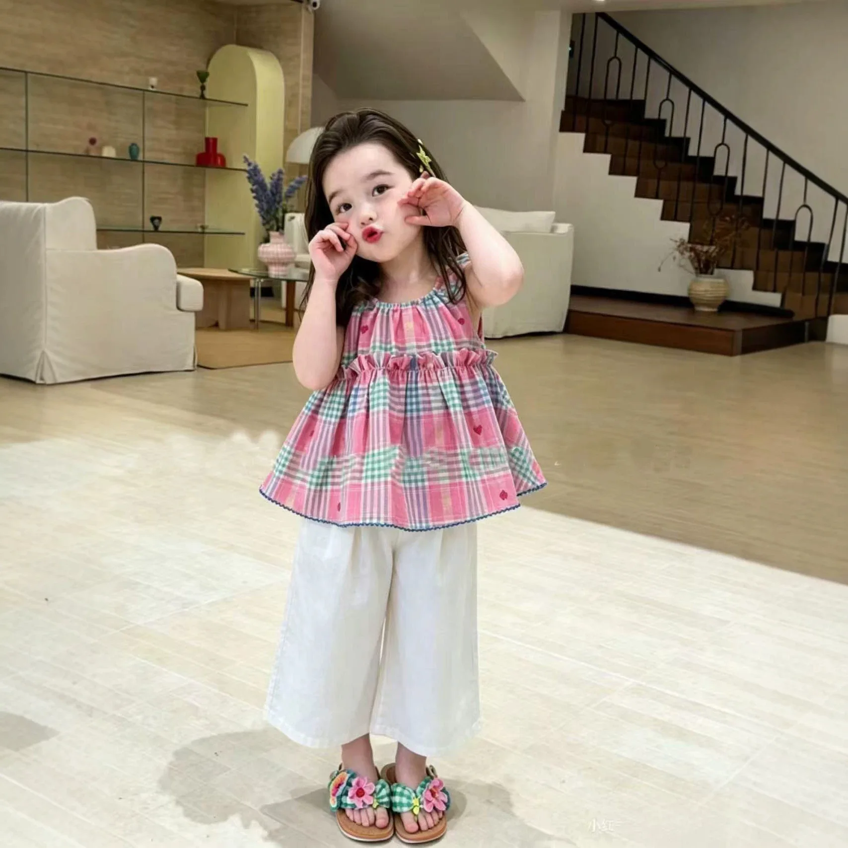 Girls' Plaid Sleeveless for Summer 2026 New Children's Fashionable and Stylish Summer Outfit Colorful Kids Top Shirt
