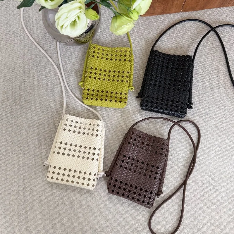 nova-bolsa-transversal-mini-tendencia-2026-bolsa-de-ombro-casual-feminina-com-design-vazado-e-trama-para-celular
