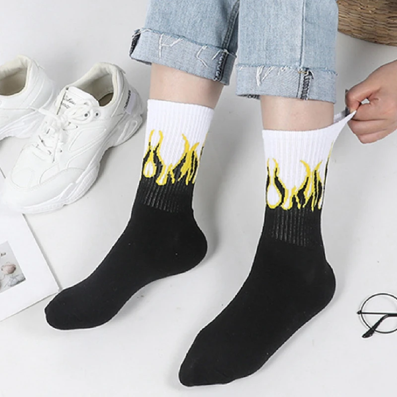 3pairs of spring trend personality Retro Flame Street hip-hop Europe and men and women couples in socks