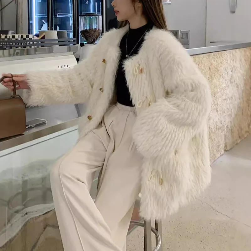 

2025 New Winter Products Fashion Lamb Wool Fur Coat Women's Round Neck Long Sleeve Horn Button Cardigan Coats