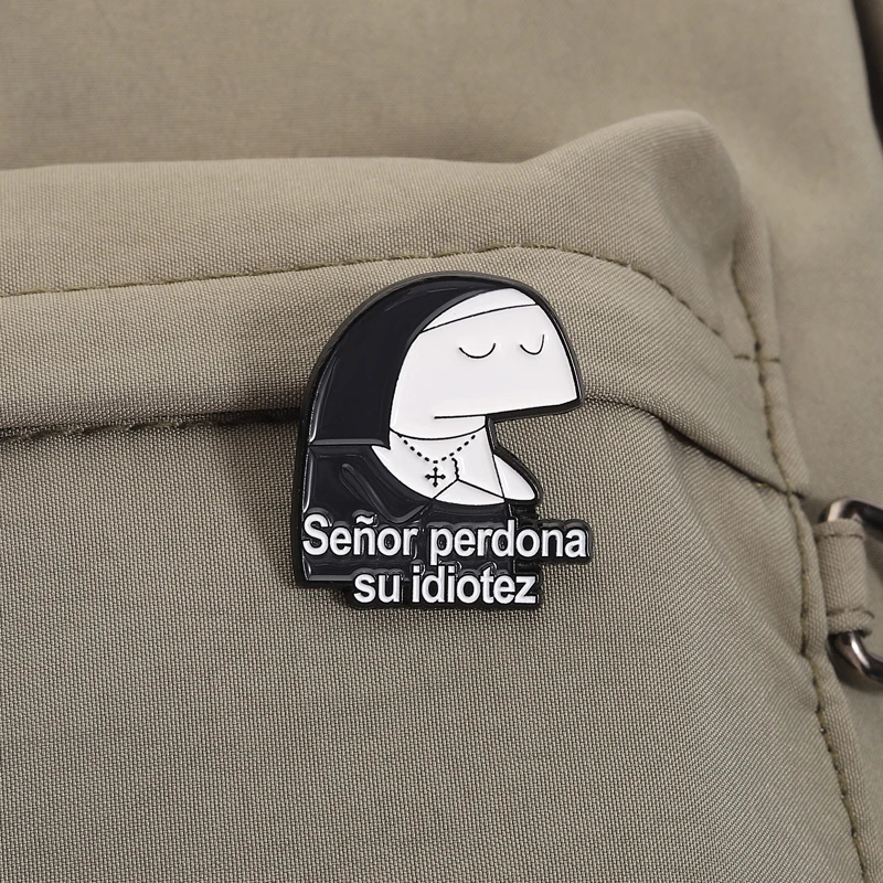 Alfileres esmaltados de línea divertida para hombre, broches personalizados de Señor perdona su idiotez, insignias de solapa, ropa, regalo de joyería para amigos