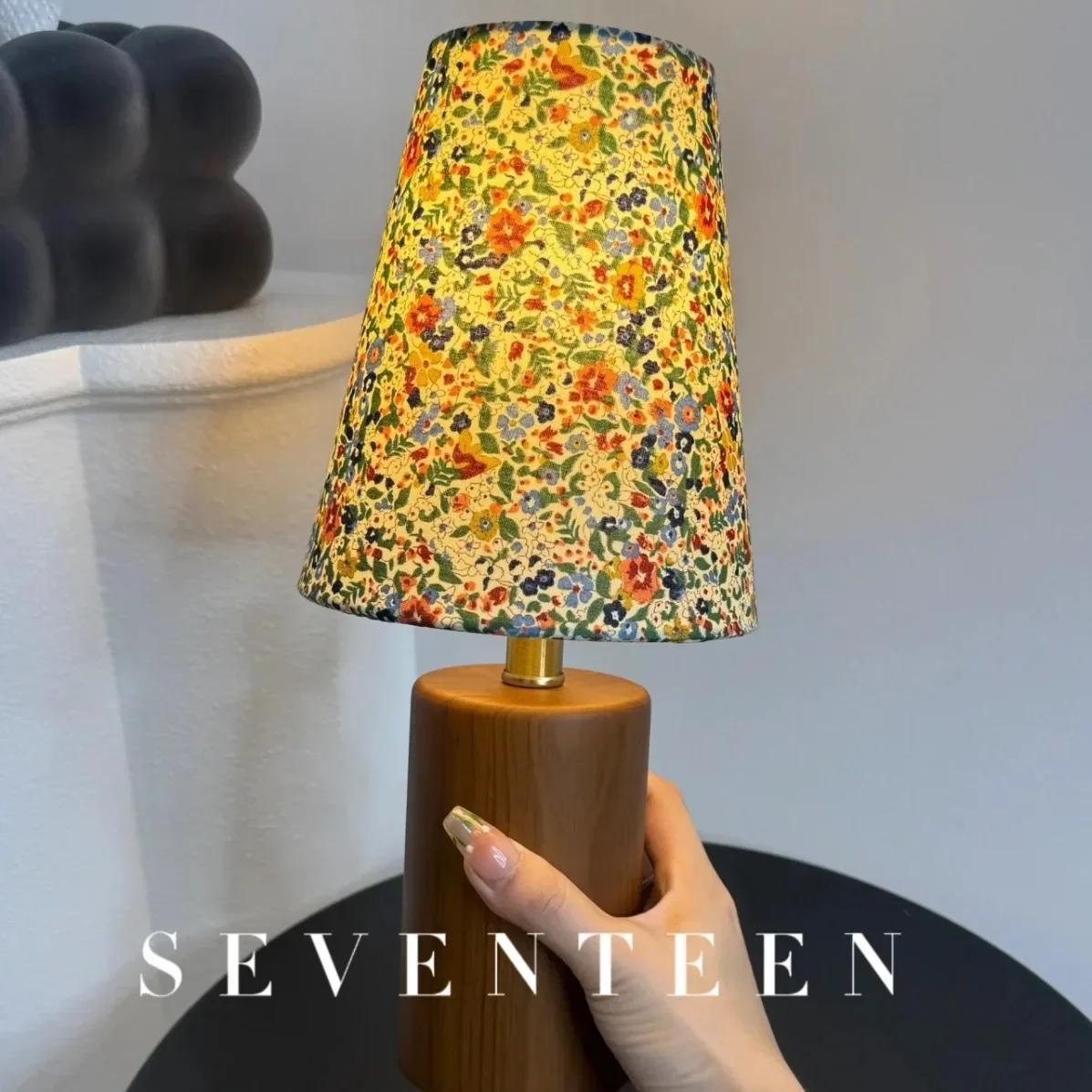 Vintage French Country Style Bedroom Bedside Lamp Shattered Flower Table Lamp INS Atmosphere Lamp Adjustable Brightness Not