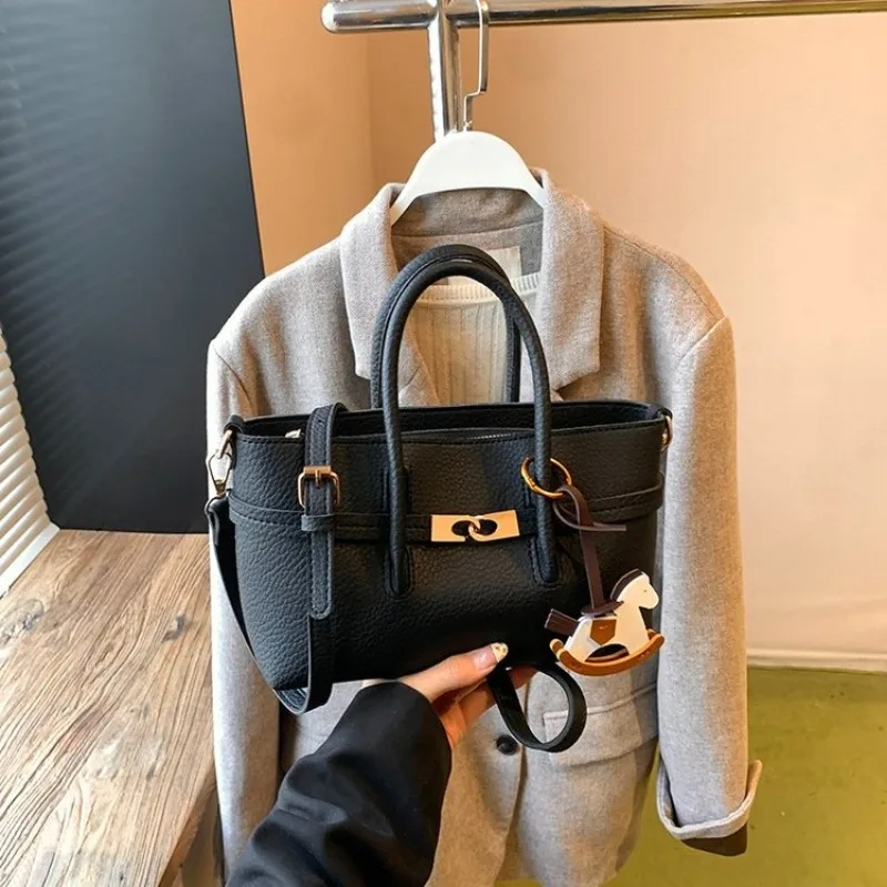 

Effortless Evening Bag High-End Dinner Party Luxury Gala Event Female Crossbody Exquisite Sleek Versatile Sophisticated Chic