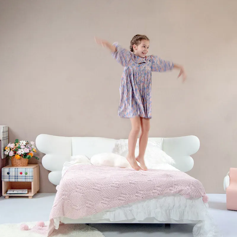 

Cream Wind Solid Wood Children's Bed Girl Princess Bed French Light Luxury Leather Art Bed 1.2m 1.5m