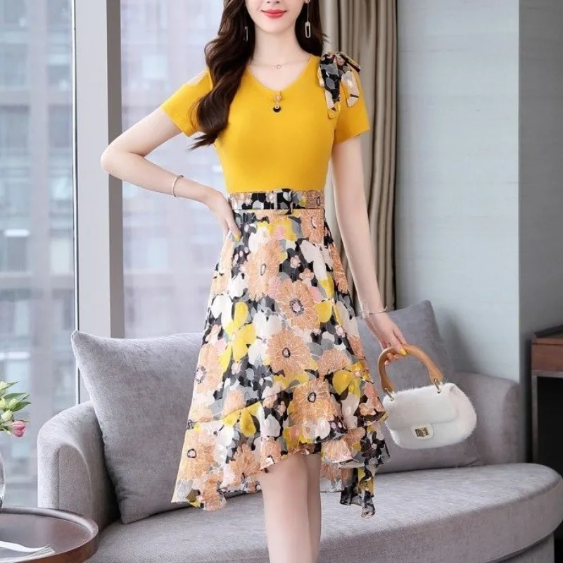 

Chiffon Floral Women's Summer New Patchwork Pullover V-neck Ruffled Edge Fashion Casual Versatile Slim Fit Short Sleeved Dress