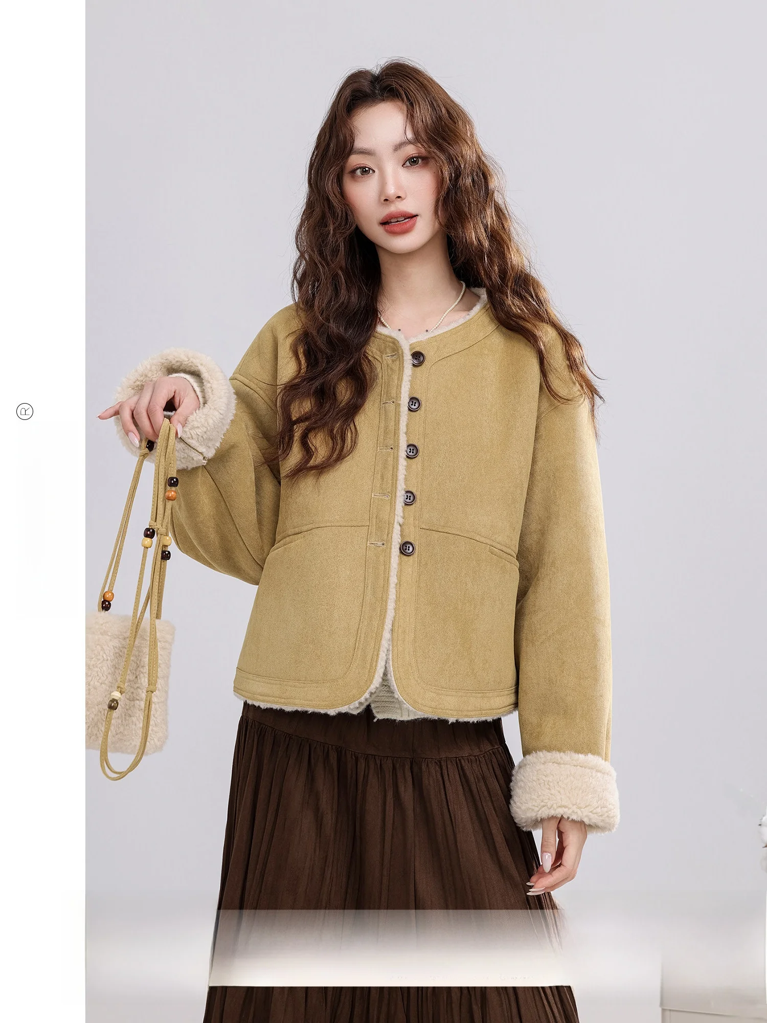 

Куртка женская Autumn Lane [Osmanthus Fraance Soaked Winter] 2025, новая зимняя коллекция, ретро-дизайн, замша с меховой подкладкой, приталенный крой, с воротником-стойкой