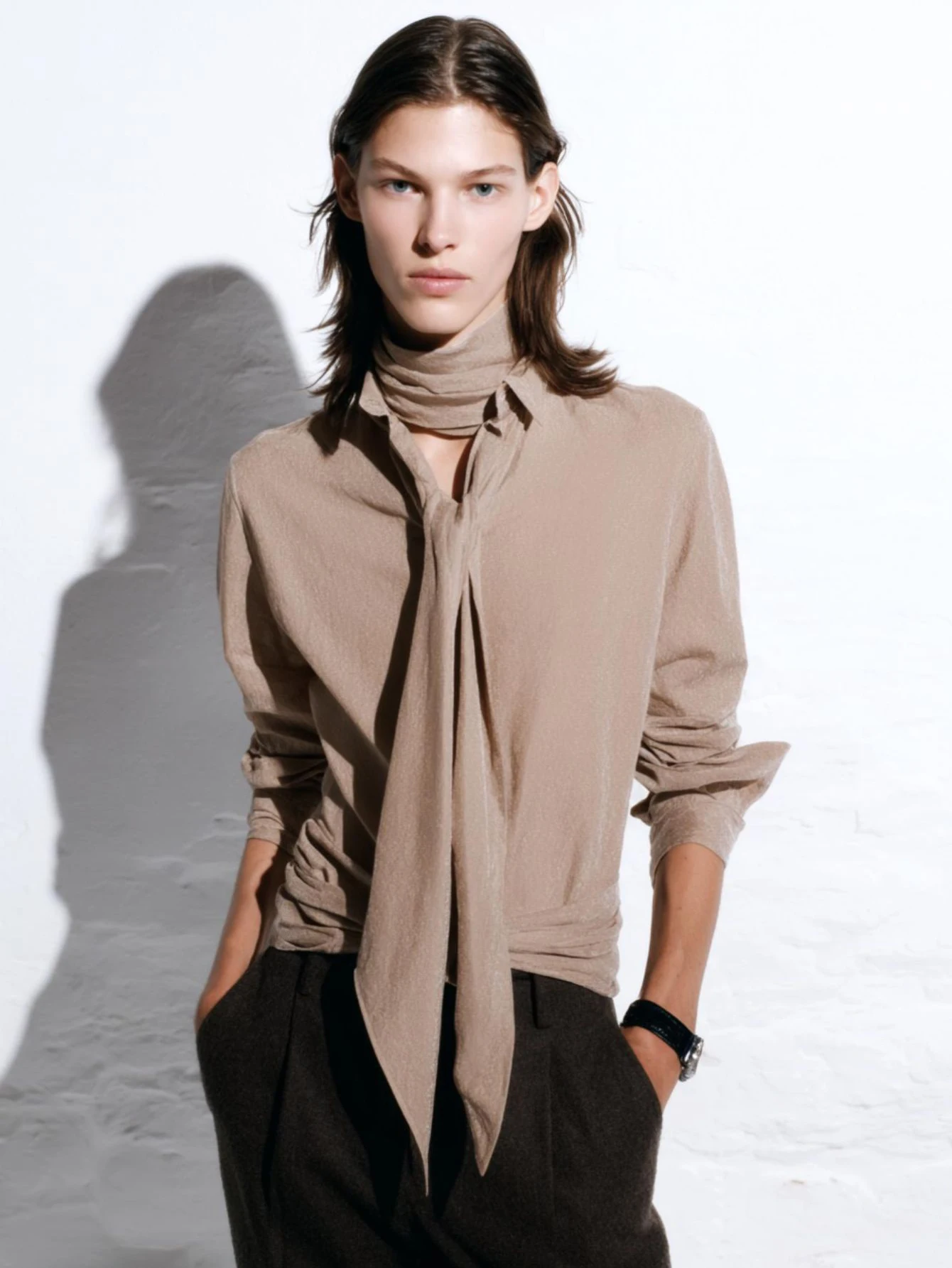 レディース 長袖 ラペルシャツ レギュラーフィット カジュアル ファッション 無地 秋冬 日常着