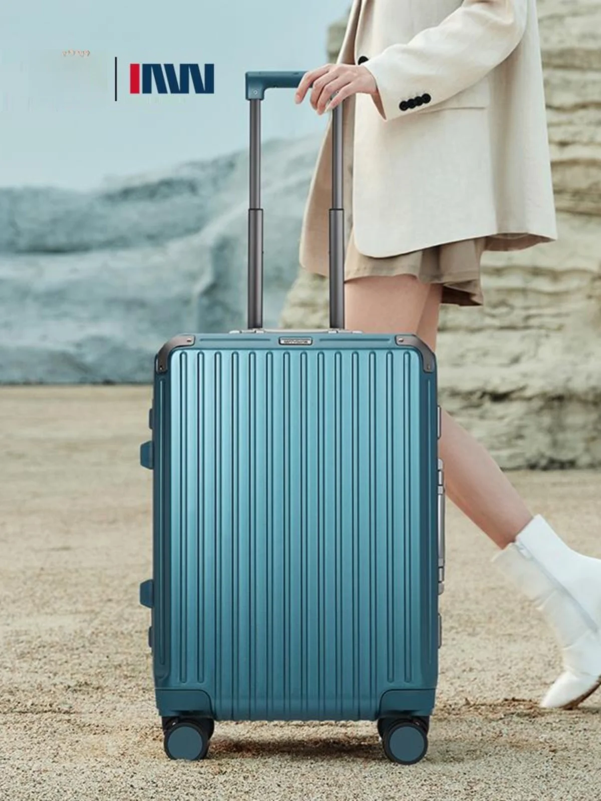 

Durable Aluminum Frame Lage Suitcase Travel Bag for Men And Women with Rolling Wheels And Lo Feature 20 Inches Size